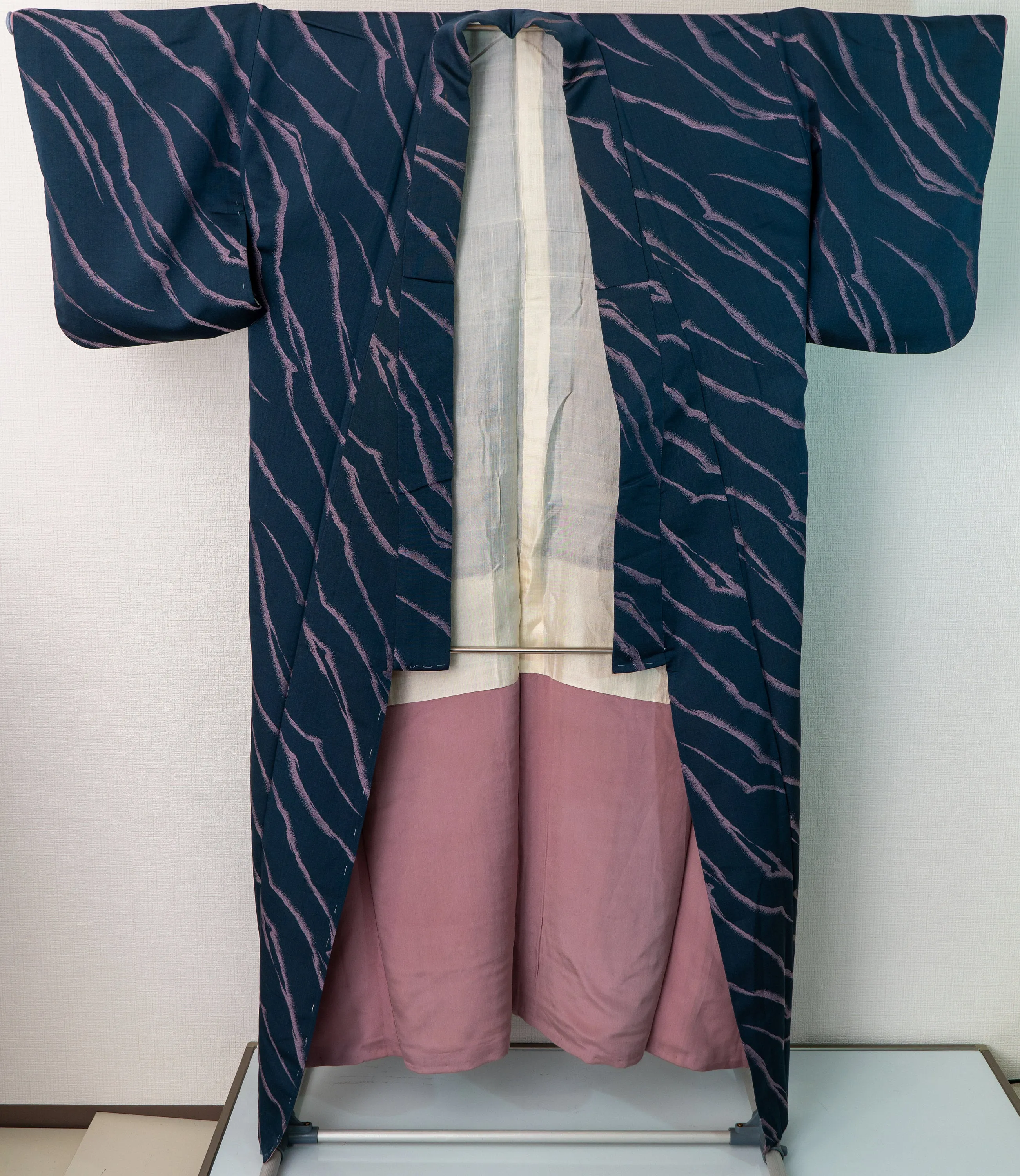 Abstract Pink Threading Pattern Black Dark Blue Kimono - Vintage Japanese