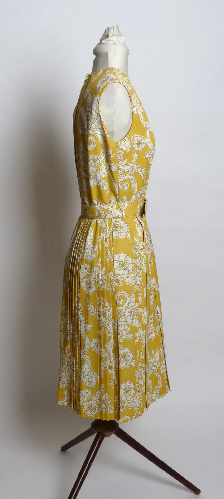 Circa 1950s Gold and Cream Paisley Rockabilly Dress