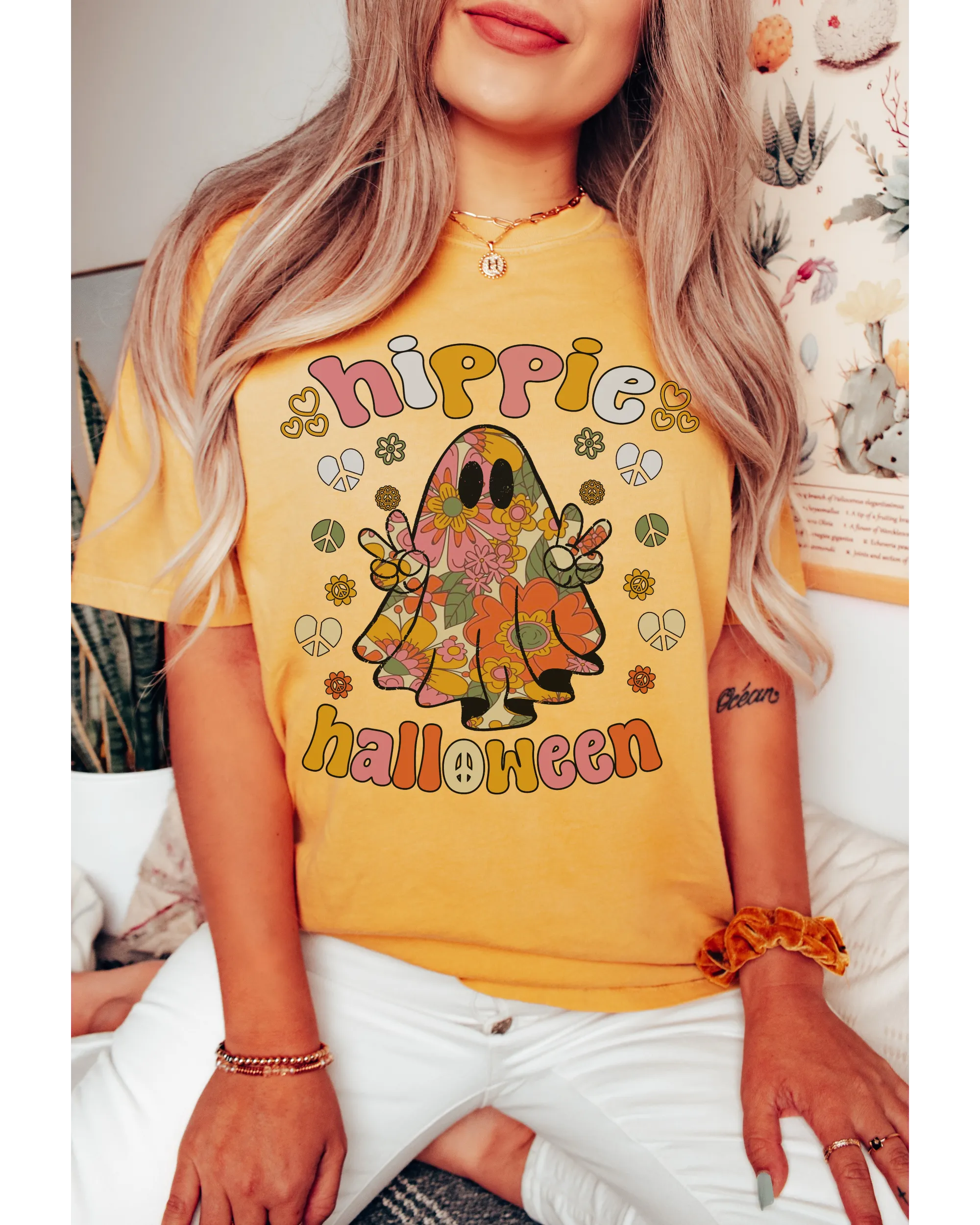 Halloween Comfort Colors® T-Shirt, Retro Design Hippie Halloween Cute Women's T-Shirt