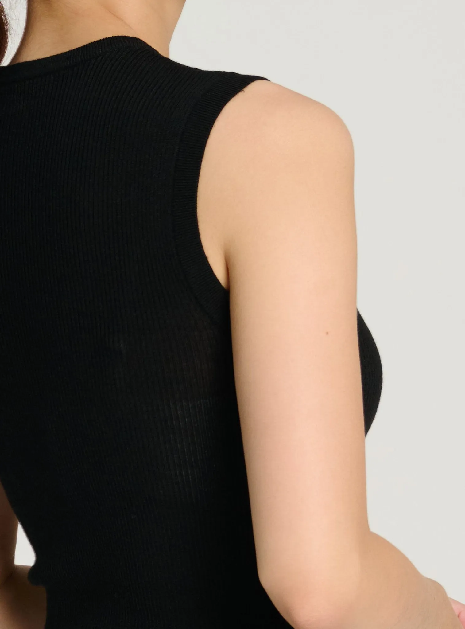 SL silk-blended tank top (Black)